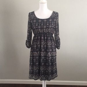 🤰NWOT Chiffon sheer sleeved maternity dress.